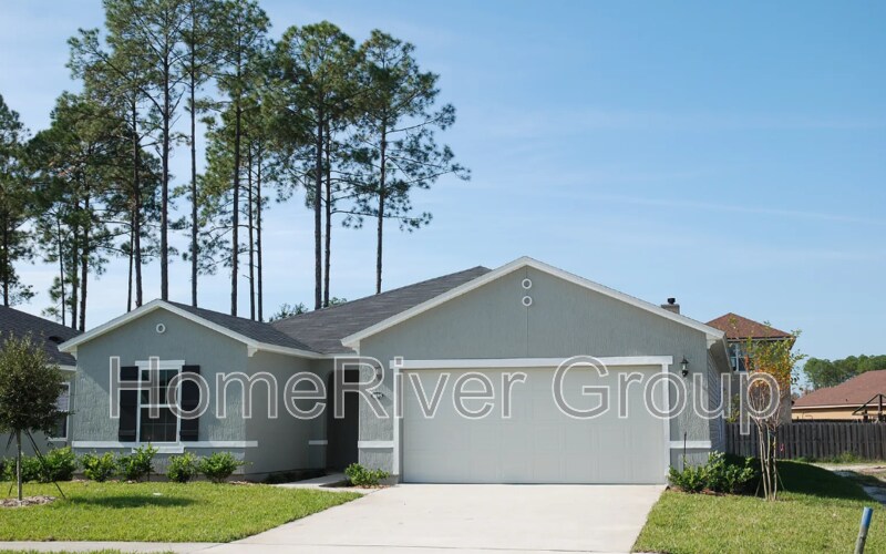 4895 Creek Bluff Ln in Middleburg, FL - Building Photo