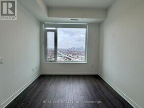 2495 Eglinton Ave W in Mississauga, ON - Building Photo - Building Photo