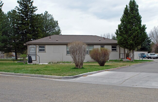 College Park Apartments in Caldwell, ID - Foto de edificio - Building Photo