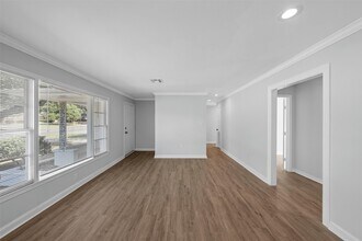 2416 Lake Air Dr in Waco, TX - Building Photo - Building Photo