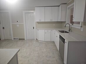 8 Cliff St in Naugatuck, CT - Building Photo - Building Photo