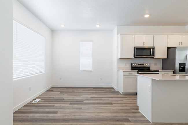 BLVD 120 in Pleasant Grove, UT - Building Photo - Interior Photo