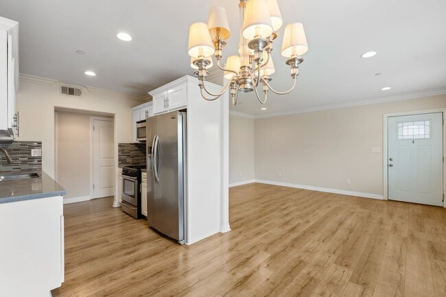 872 N Edgemont St in Los Angeles, CA - Building Photo - Building Photo