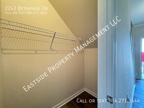 2242 Bethpage Dr in Fuquay Varina, NC - Building Photo - Building Photo