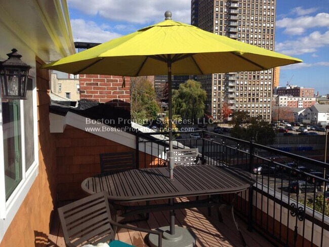 29 Worthington St, Unit 3 in Roxbury Crossing, MA - Building Photo - Building Photo