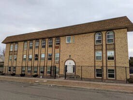 1600 Clinton St in Aurora, CO - Building Photo