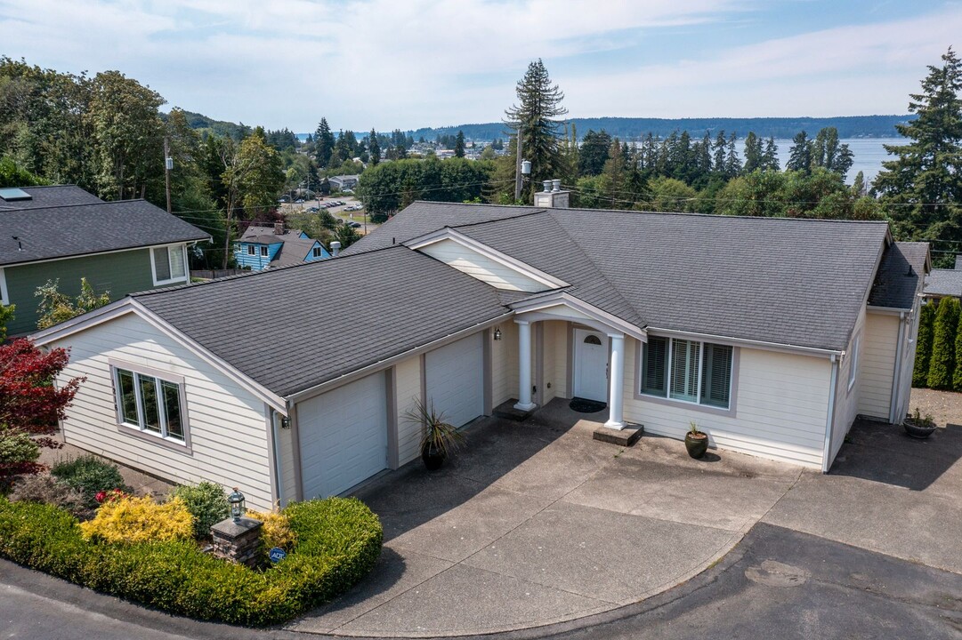 1216 S Brookside Terrace in Tacoma, WA - Foto de edificio