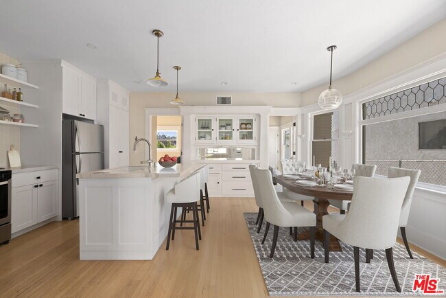 1140 Lemoyne St-Unit -1142 in Los Angeles, CA - Building Photo - Building Photo