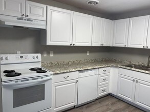 Parkwood Terrace in Bremerton, WA - Building Photo - Building Photo