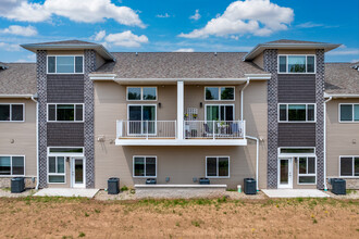 Duck Creek Landing Apartments in Green Bay, WI - Foto de edificio - Building Photo