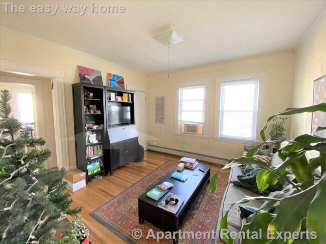 10 Craigie St in Somerville, MA - Building Photo - Building Photo