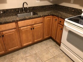 100 Grand View Ave, Unit 9A in Quincy, MA - Building Photo