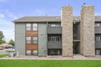 Hilltop View Apartments in Denver, CO - Foto de edificio - Building Photo