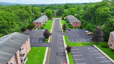 Southside Terrace Apartments in New Paltz, NY - Foto de edificio - Building Photo