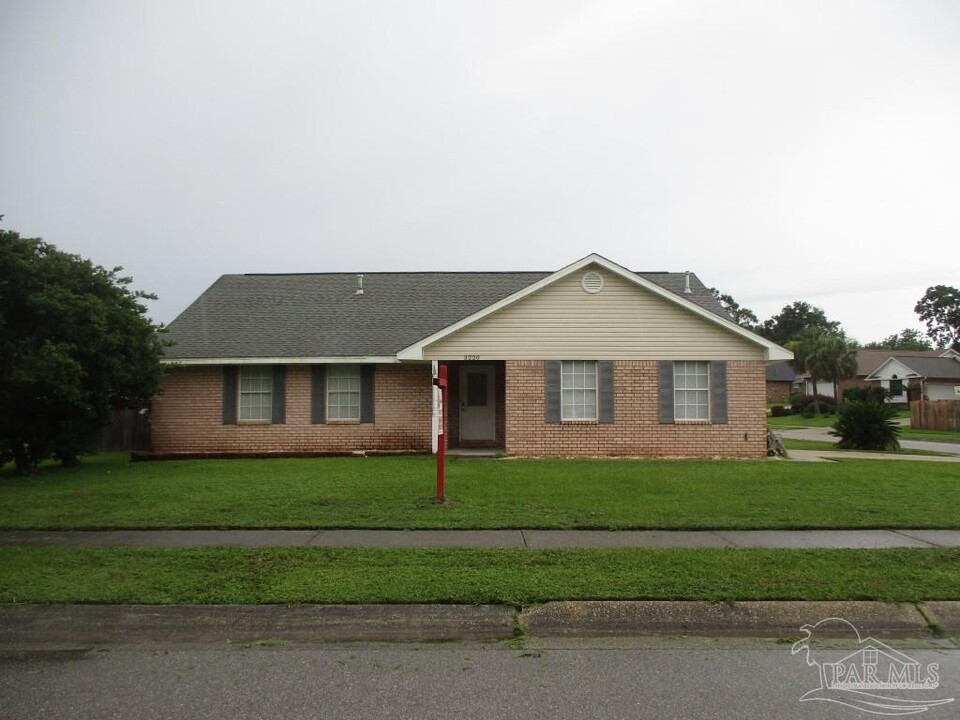 3220 Mariners Dr in Pensacola, FL - Building Photo