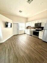 100 61st St E, Unit Apartment #2 in Palmetto, FL - Building Photo