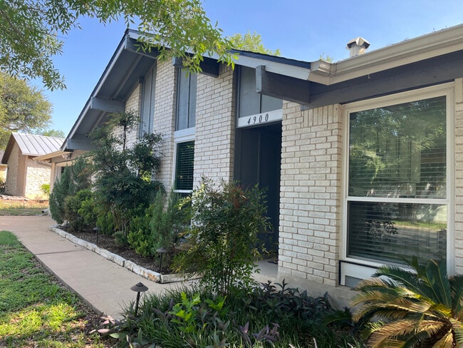 4900 Wind River Rd in Austin, TX - Foto de edificio - Building Photo
