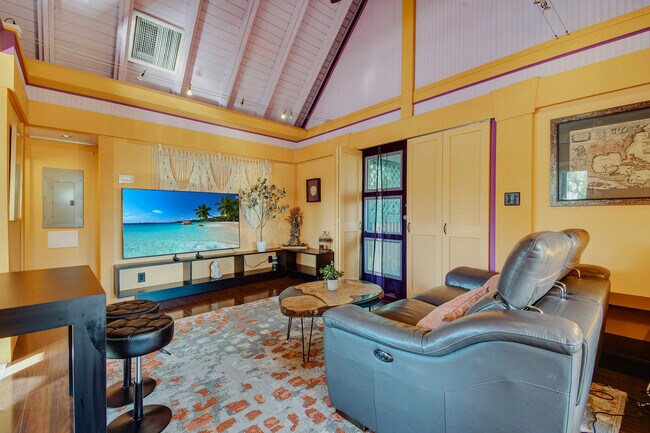 5113 31st Ave S, Unit 1 in Gulfport, FL - Foto de edificio - Building Photo