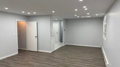 627 Avenue E, Unit Floor 2 in Bayonne, NJ - Foto de edificio - Building Photo