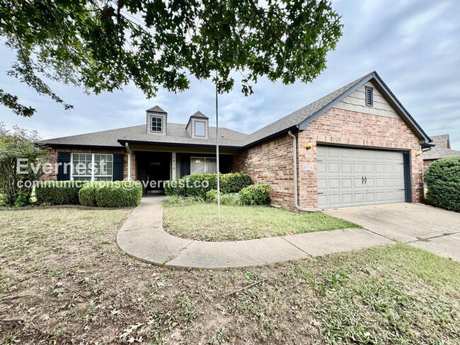 8916 N 155th E Ave in Owasso, OK - Foto de edificio - Building Photo