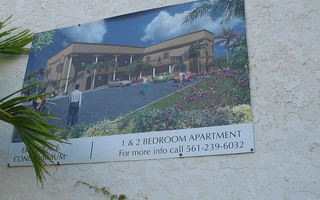 330 SE 19th Ave in Deerfield Beach, FL - Building Photo - Building Photo