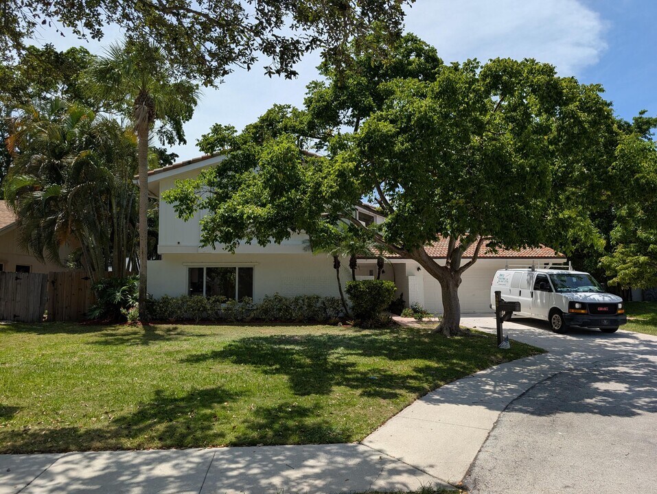 3069 NW 27th Terrace in Boca Raton, FL - Foto de edificio