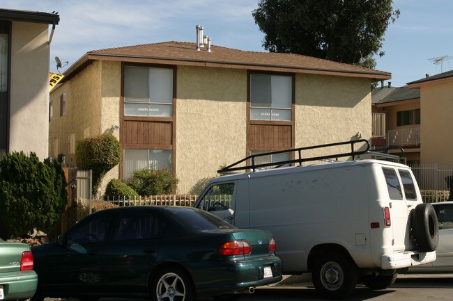 1524 N Stanton Pl in Long Beach, CA - Foto de edificio - Building Photo