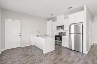1305 Shavano Dr, Unit 1 in Edinburg, TX - Building Photo - Building Photo