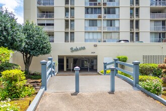Sakura in Honolulu, HI - Foto de edificio - Building Photo