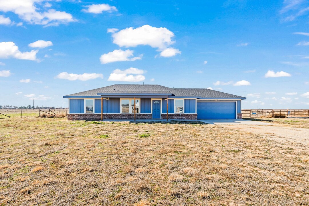 306 F M 789 in Slaton, TX - Building Photo