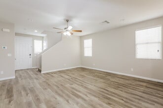 7194 Temecula Valley Ave in Las Vegas, NV - Building Photo - Building Photo