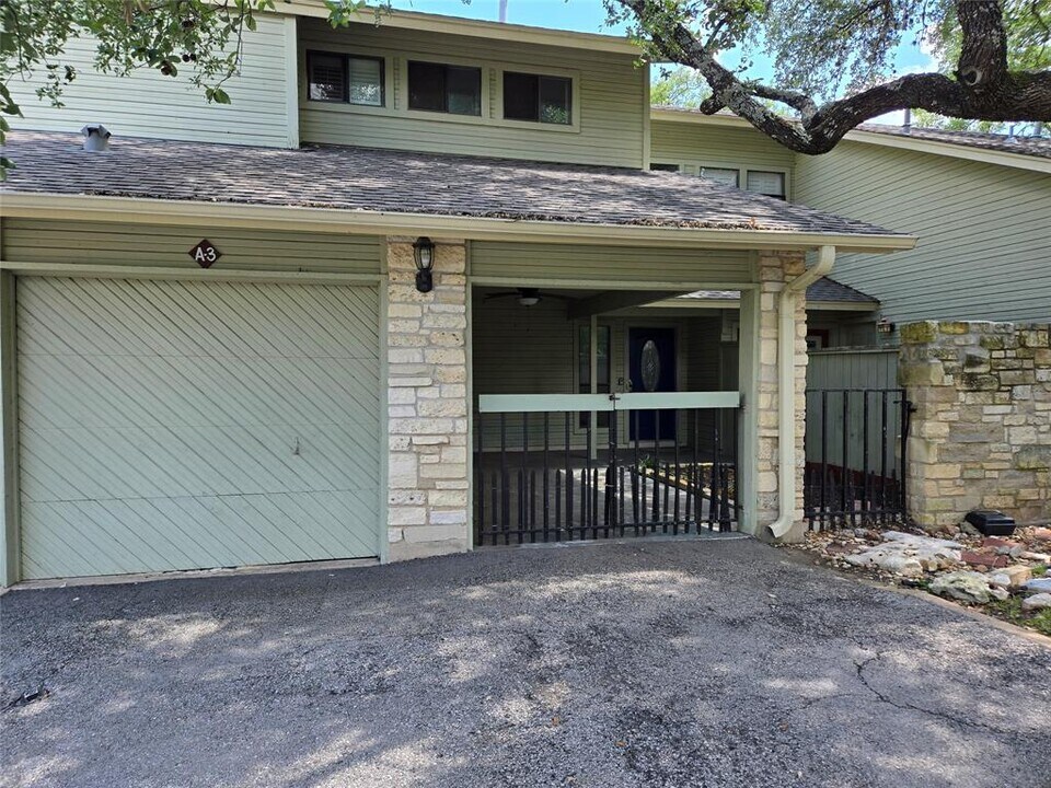 4404 Travis Country Cir in Austin, TX - Building Photo