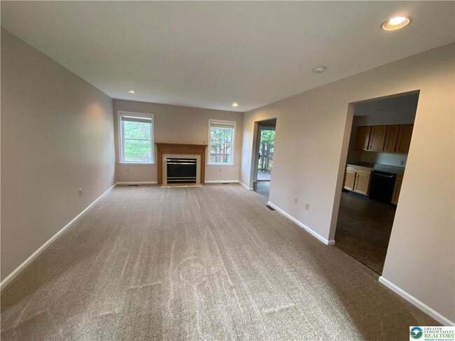 207 Stephanie Dr in Easton, PA - Building Photo - Building Photo