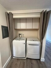 335 SW 1st St, Unit 2 in Warrenton, OR - Foto de edificio - Building Photo