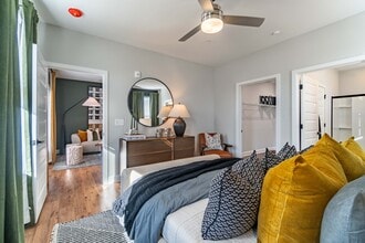 Hawthorne at Whitehall in Charlotte, NC - Foto de edificio - Building Photo