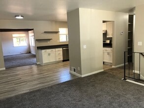 1036 Zamora Dr in Pacifica, CA - Building Photo - Building Photo