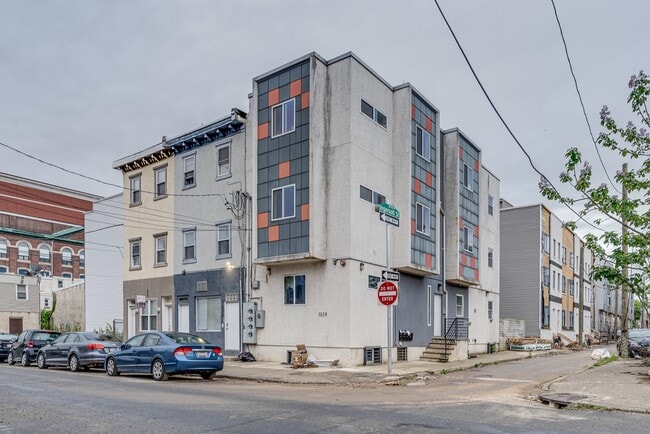 1324 N 17th St, Unit 2 in Philadelphia, PA - Building Photo - Building Photo