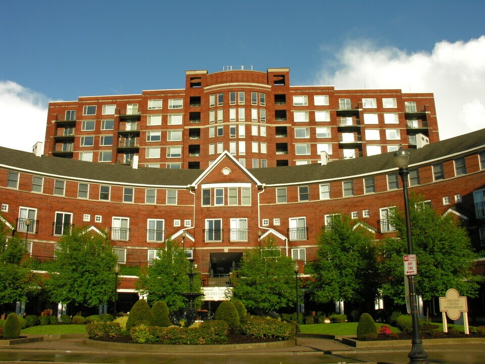 Crescent Centre Tower in Louisville, KY - Foto de edificio