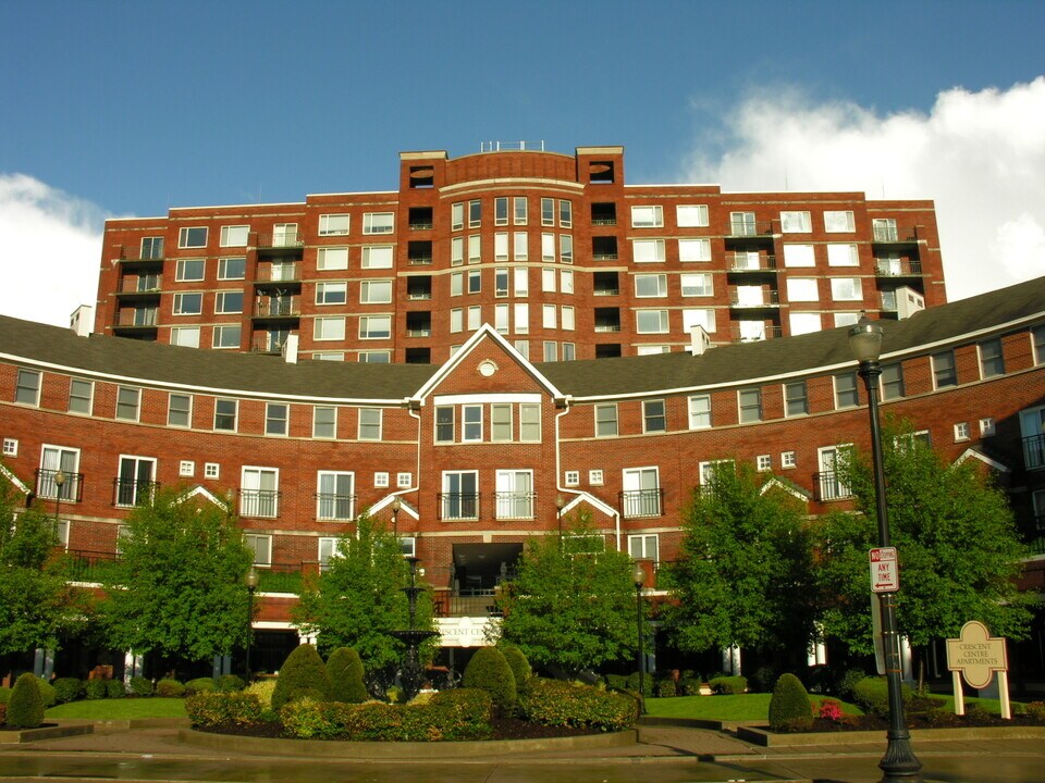 Crescent Centre Tower in Louisville, KY - Building Photo