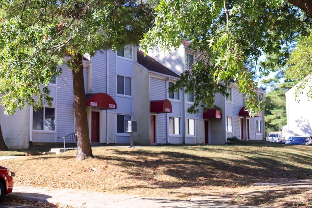 Fall River Terrace in Columbia, MD - Building Photo