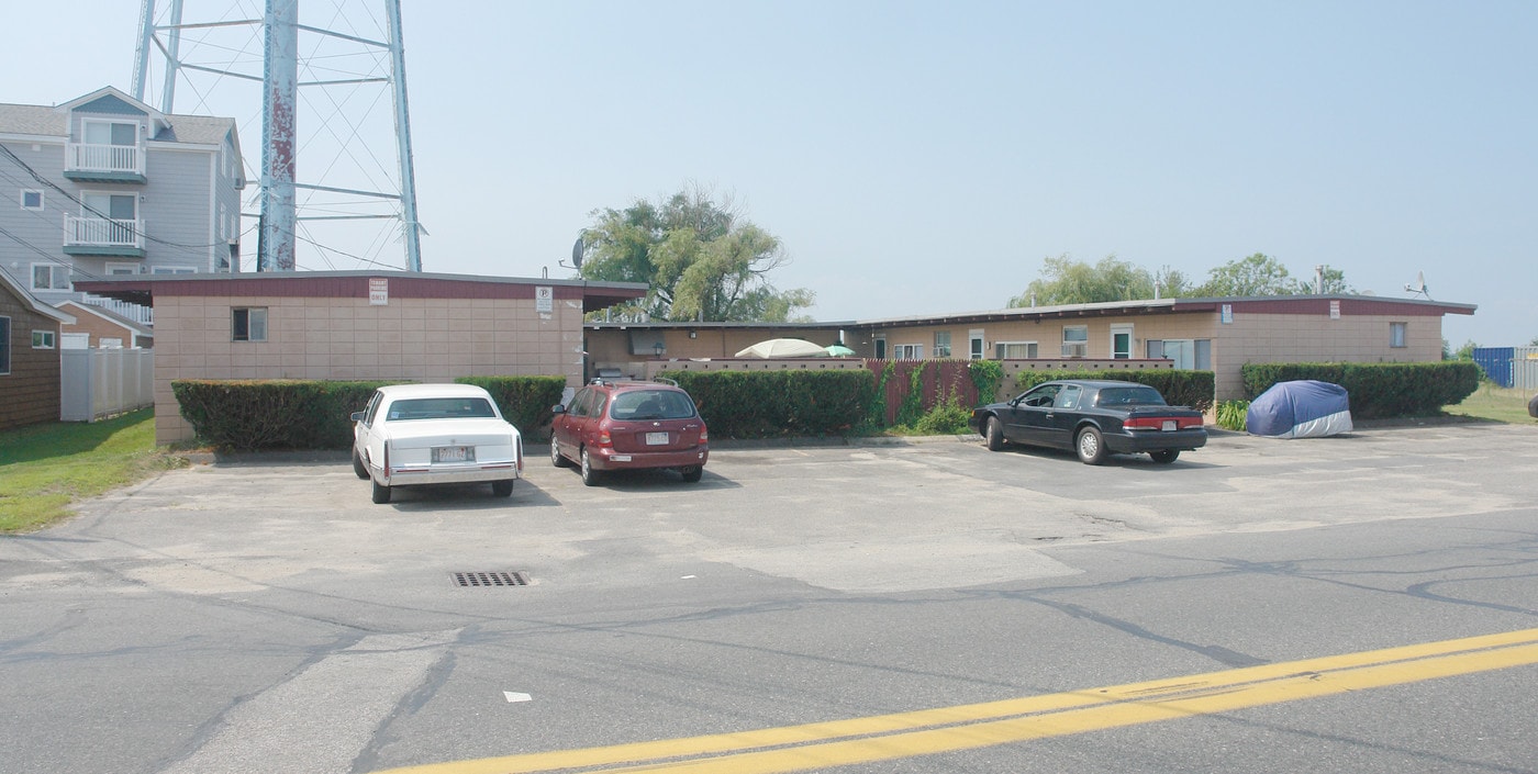 101 N End Blvd in Salisbury, MA - Foto de edificio