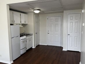 103 E Central Ave in Miami, OK - Building Photo - Building Photo