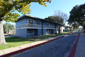 Meadowbrook Apartments in Austin, TX - Building Photo - Building Photo