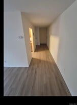 58 S Clinton Ave in Bay Shore, NY - Building Photo