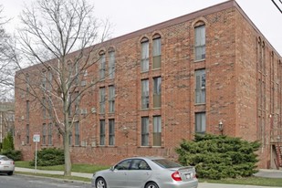 3402 N Oakland Apartments