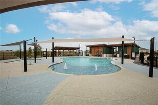 400 Park Ave in Hutto, TX - Building Photo