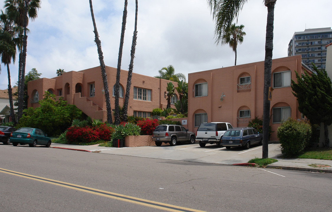 Santa Fe Court in San Diego, CA - Building Photo