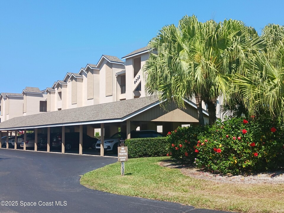 6232 N Mirror Lake Dr in Sebastian, FL - Building Photo