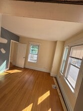 25 Lenox St, Unit 2R in Lawrence, MA - Foto de edificio - Building Photo