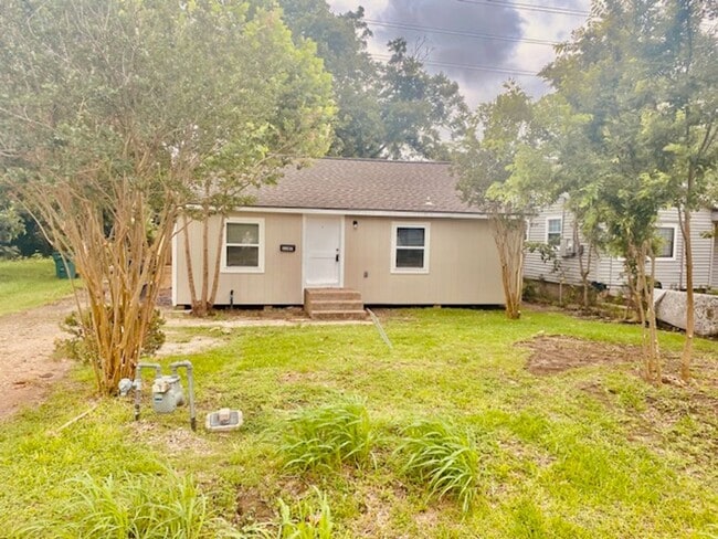1107 Roosevelt in La Marque, TX - Building Photo - Building Photo